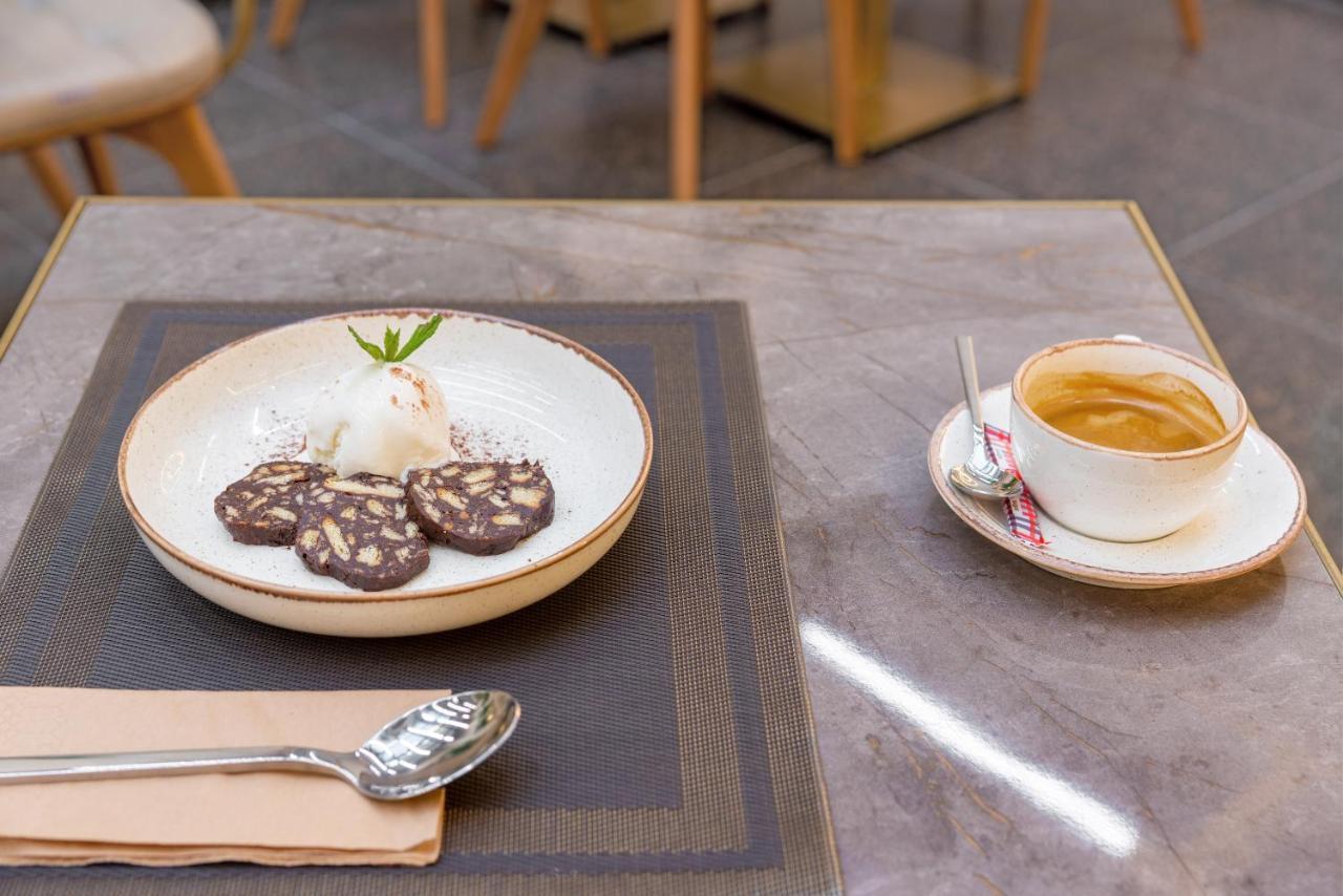 Hellenic Vibes Smart Hotel 아테네 외부 사진 Chocolate salami