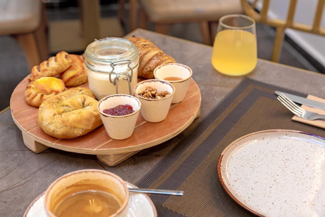 Hellenic Vibes Smart Hotel 아테네 외부 사진 Breakfast at the hotel